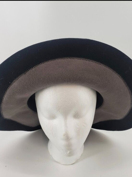 Vtg Two-Tone Wide Brim Wool Hat In Taupe & Black Stitch Detail Chic & Stylish De main image 7